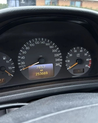 Mercedes-Benz CLK cena 9700 przebieg: 253669, rok produkcji 2001 z Gdynia małe 631